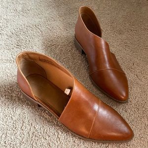 Universal Thread Side Open Pointed Toe Shoes